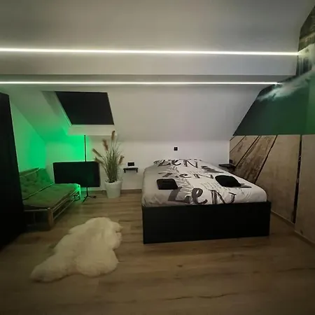 度假居 Aux 3 Univers 韦尔维耶